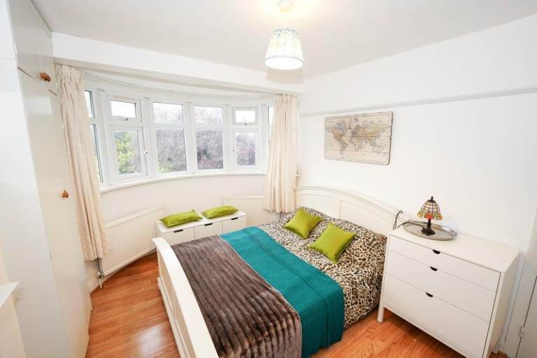 Double room available in Hendo/Hendon Central