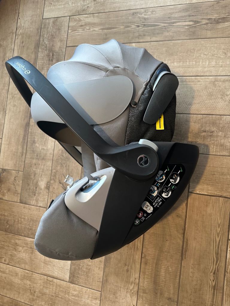 Cybex Cloud Z i-Size Baby Car Seat & Cybex Base Z Roatating Isofix Base