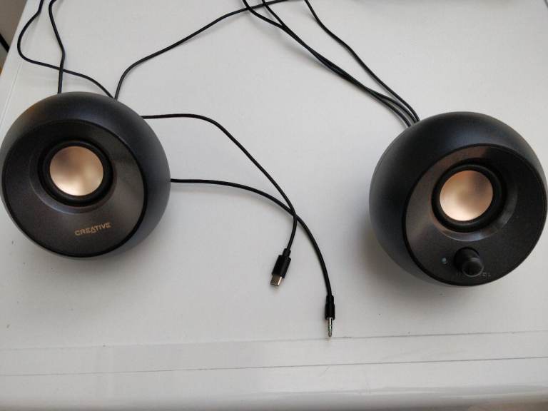 Creative Pebble v2 2.0 desktop speakers