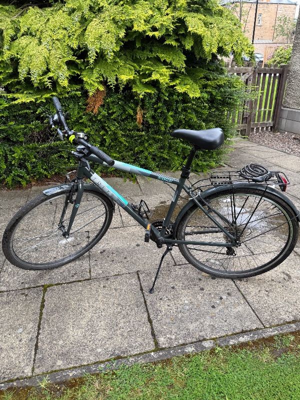 Freespirit Trekker Hybrid 700c Bike - Good Condition + Helmet & Care Kit Bundle