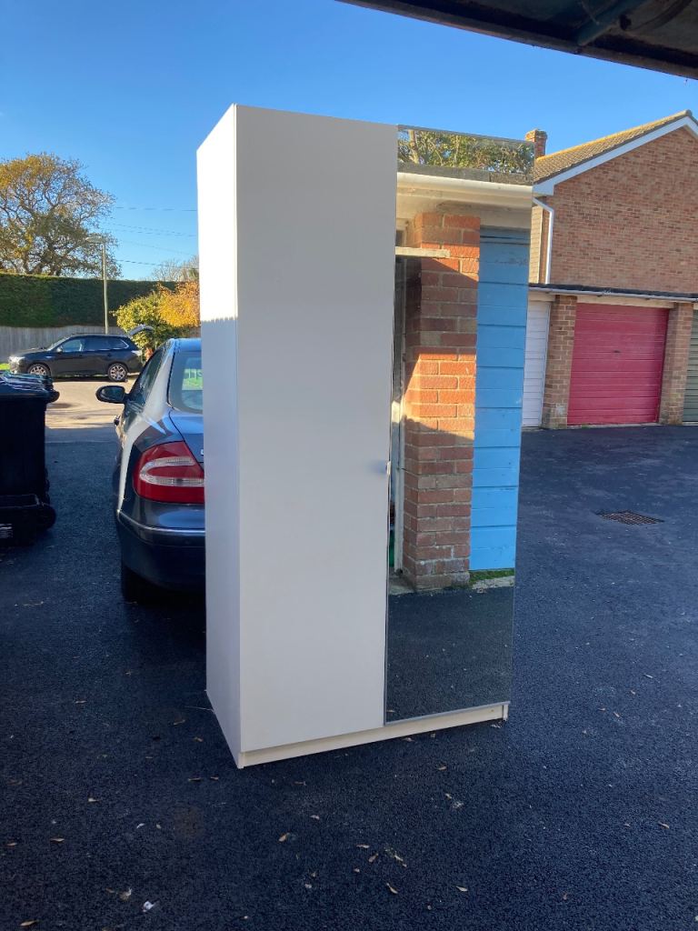 image for FREE TO A GOOD HOME! WARDROBE 600mm [D] x 990mm [W] x 2000mm [H]