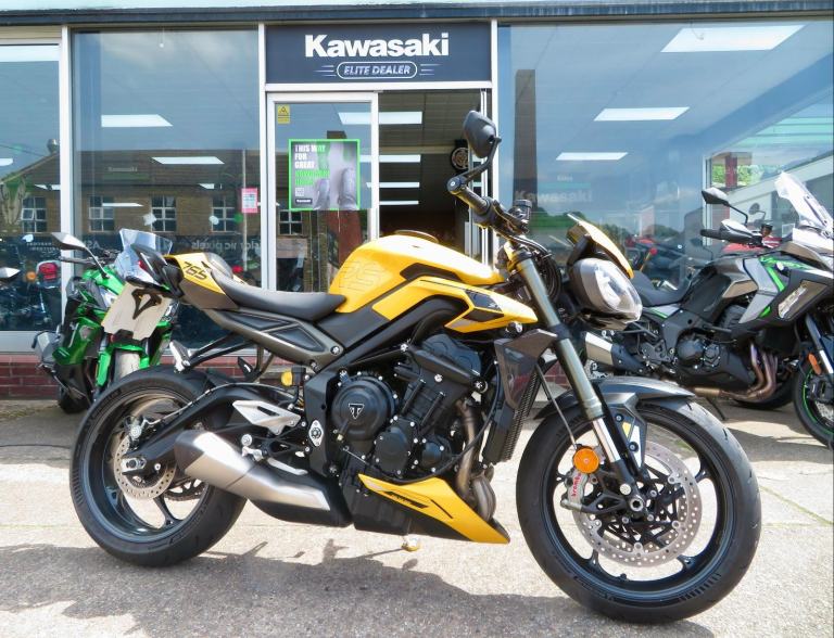 TRIUMPH STREET TRIPLE 765 RS COSMIC YELLOW
