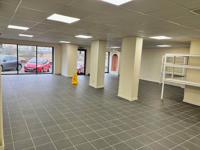 Commercial shop unit for rent - Benarty Square, Ballingry