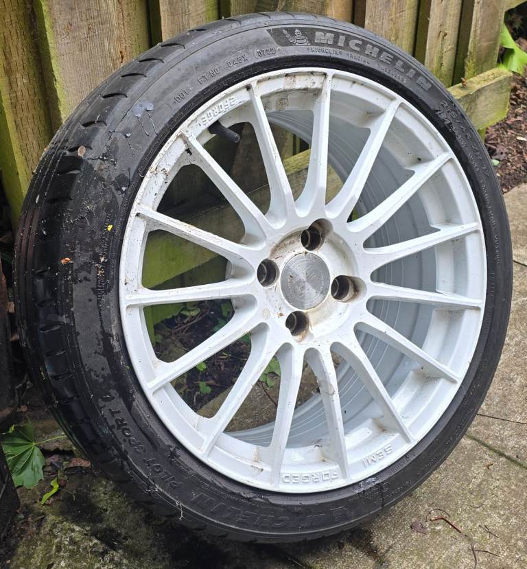 2FORGED 17 inch alloy wheel 