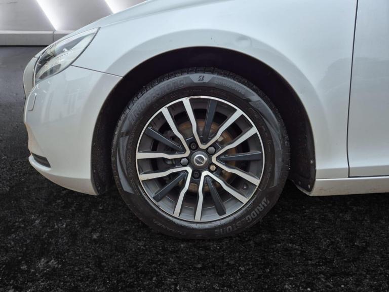 2018 Volvo V40 2.0 D2 Momentum Nav Plus Euro 6 (s/s) 5dr HATCHBACK Diesel Manual