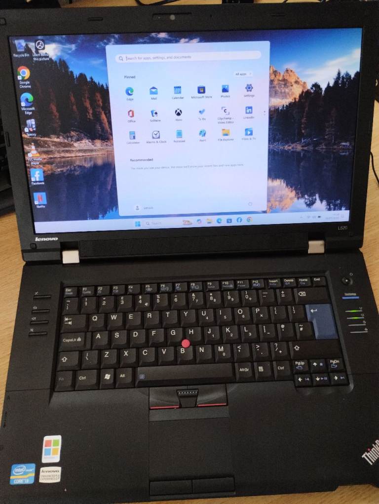 Lenovo Laptop Windows 11, 8GB RAM, 240GB Solid State Drive. . FULL Microsoft OFFICE, Bigger screen 