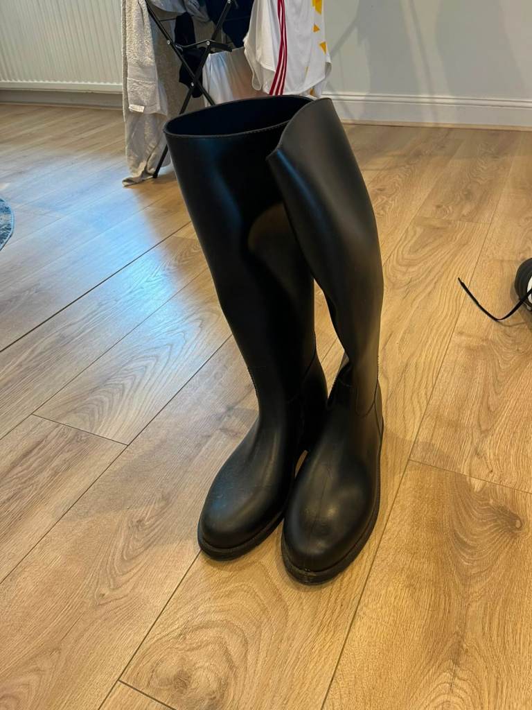 Black Wellington Style Horse Riding Boots – Good Condition - Size 44 EU