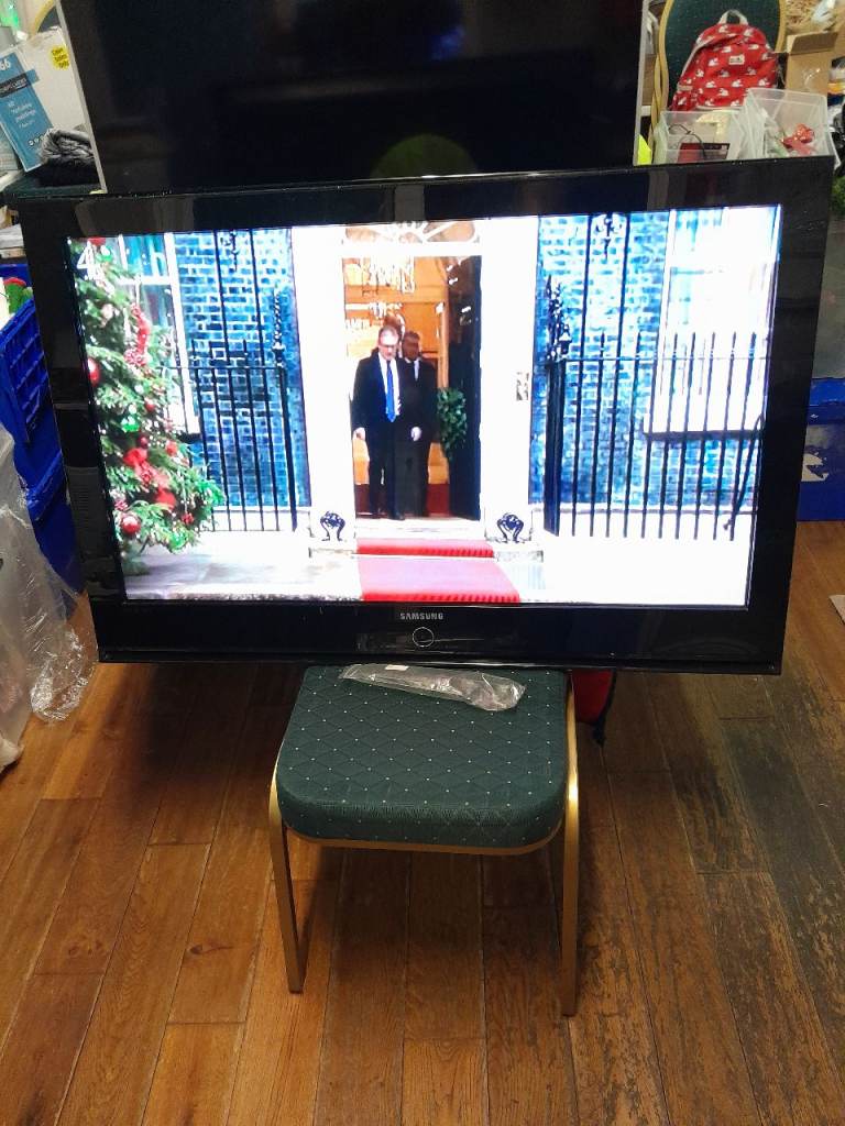 SAMSUNG 42 INCH PLASMA TV. NOT SMART