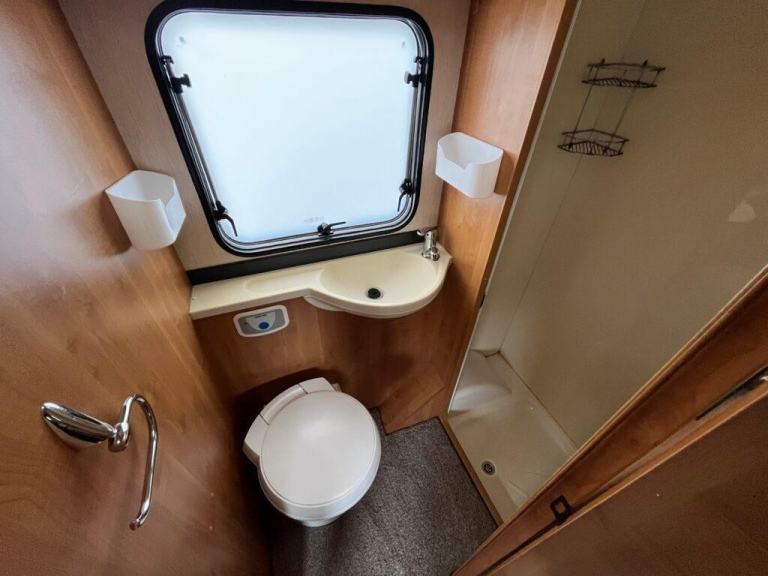 Tribute T720 6 Berth 4 Belt End Lounge Coachbuilt Motorhome 2.2L
