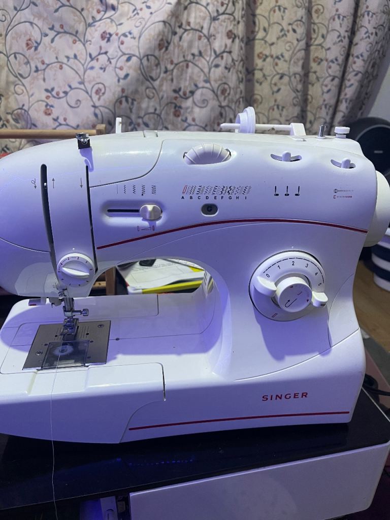 image for Singer Sewing Machine 6038C 46 Stitch - Pedal - Working With Issues - See Listing