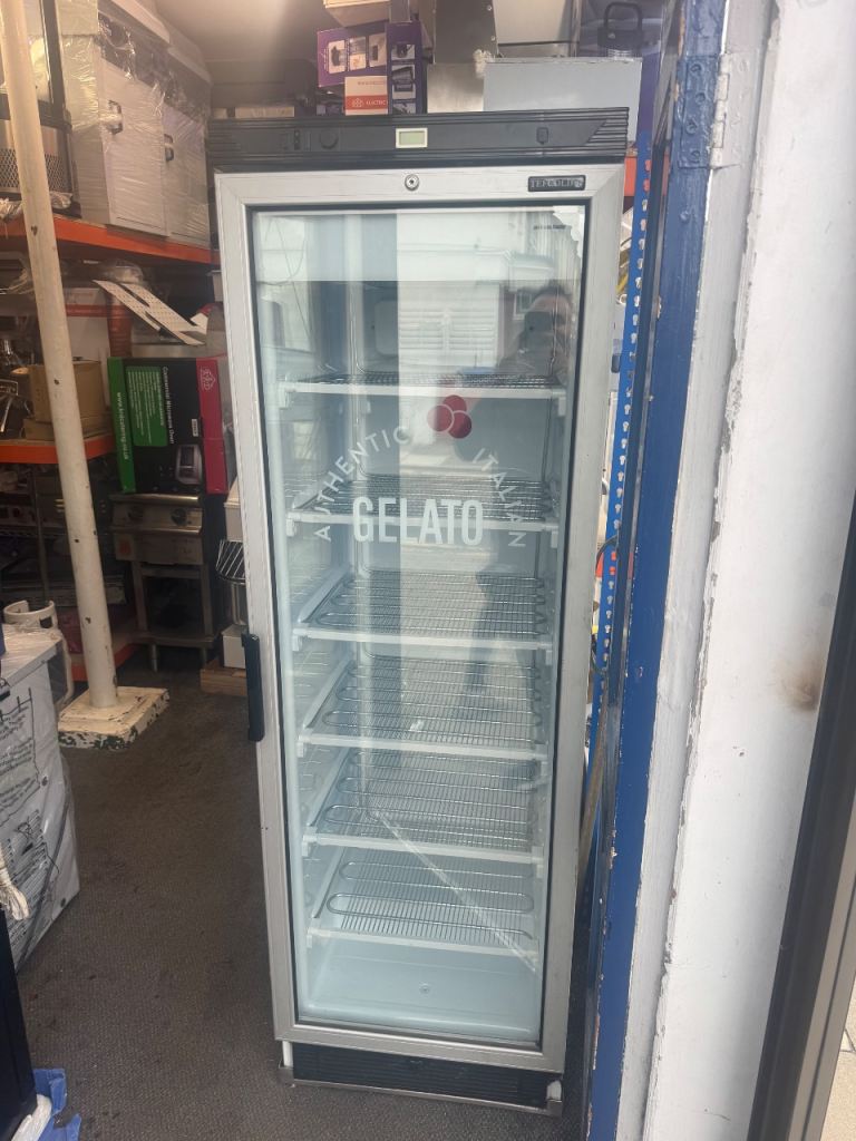 Commercial single
Door display freezer cafe shop restaurant takeaway freezer tefcold like new 