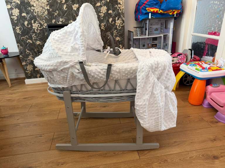 White Baby Moses Basket with Rocking Stand