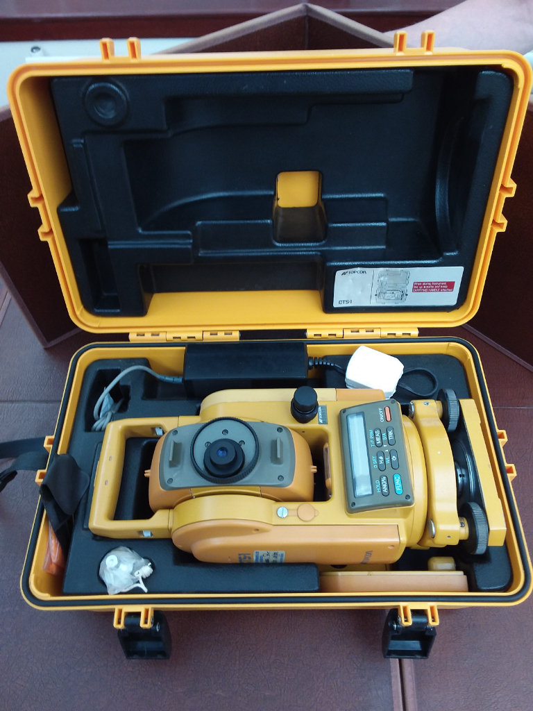 TOPCON SURVEYORS TOTAL STATION