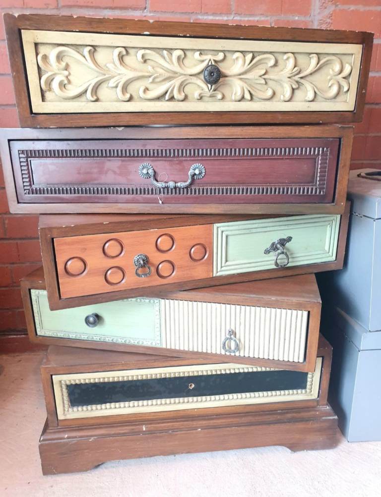 Unique set of 5 drawers 