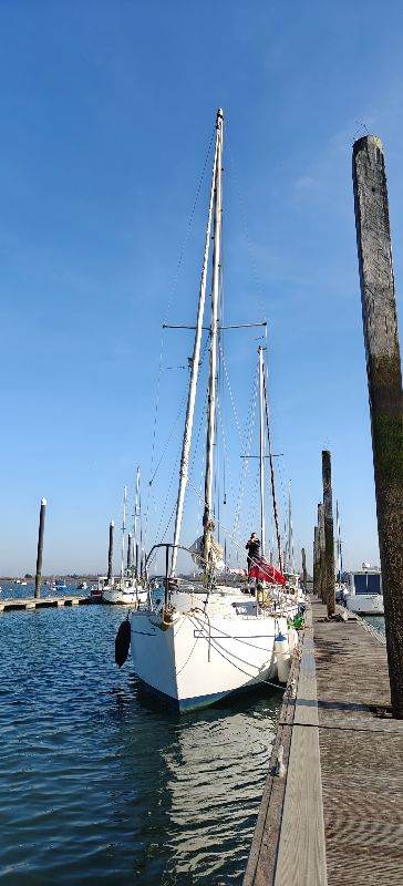 Mirage 28 sailing yacht