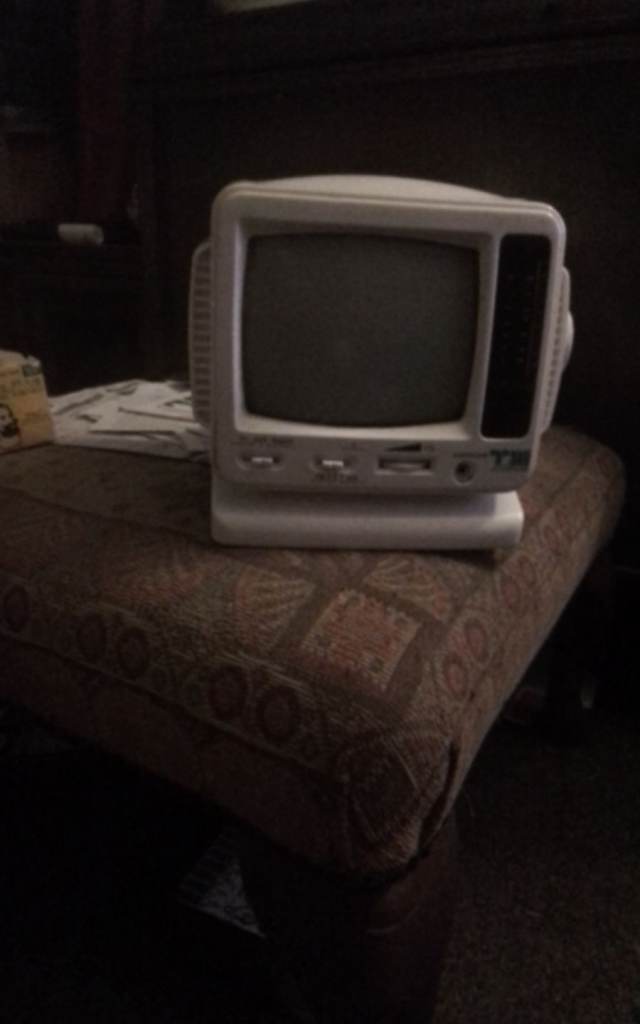 Vintage 5in black white tv radio