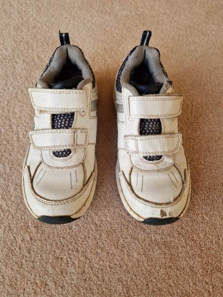 KIDS LEATHER TRAINERS - SIZE 11 - CLARKS