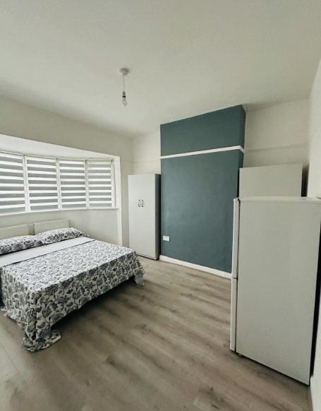 Double Room Tottenham Hale £850/pm - Bills Inc | Near Station | N17