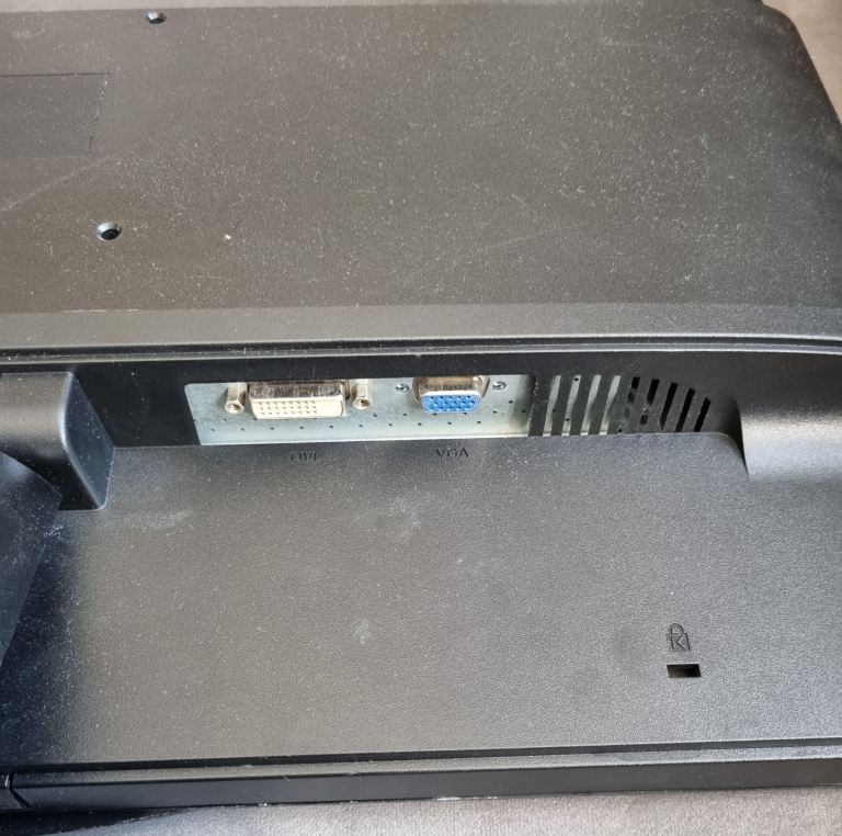 HP 19" Computer Screen