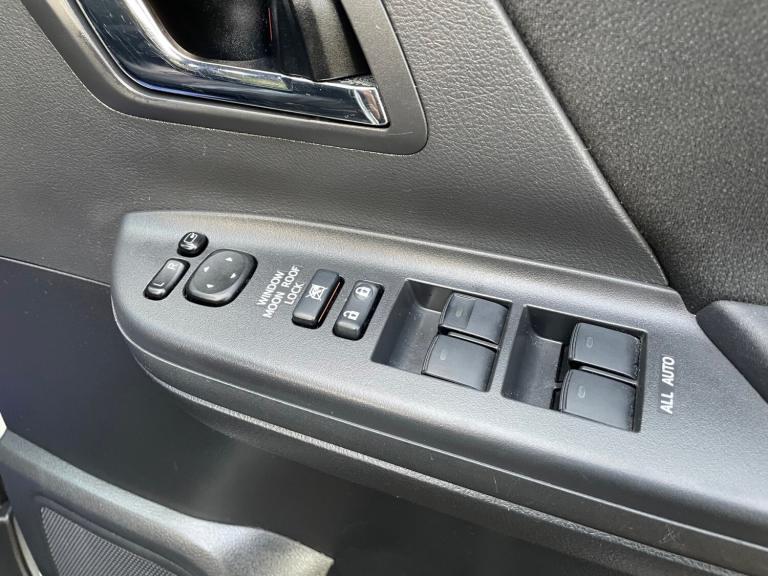 TOYOTA ALPHARD 2.4 2012