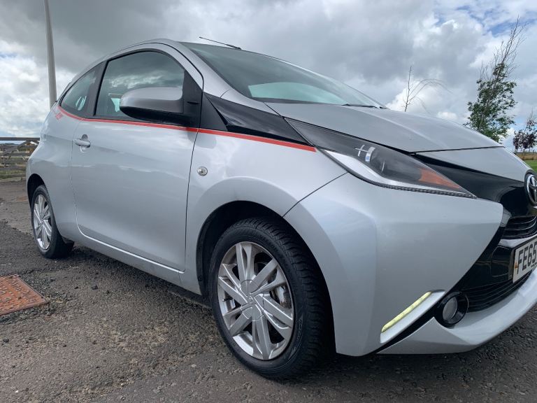 Toyota, AYGO, Hatchback, newer model 2015 silver manual 
