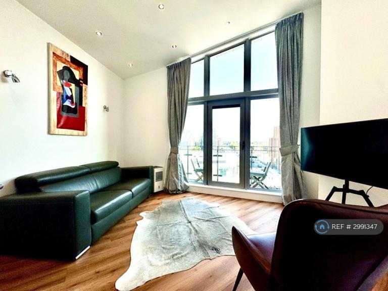 1 bedroom flat in Dwyer House, London, SW6 (1 bed) (#2991347)