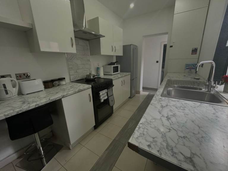 Room in a Shared House, Hall Street, ST6