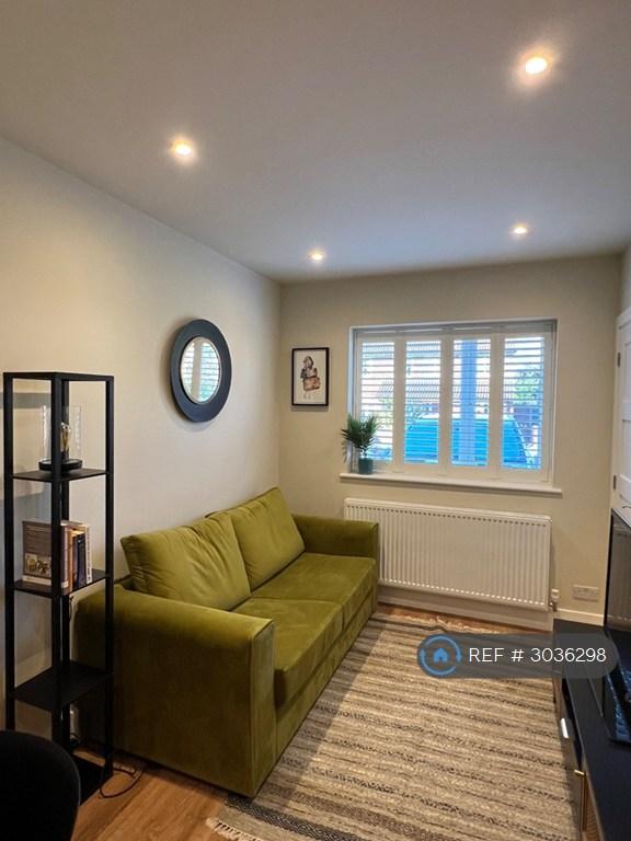 1 bedroom flat in Redfern Close, Cambridge, CB4 (1 bed) (#3036298)