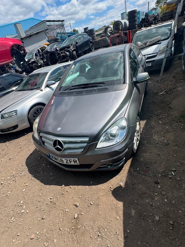 Mercedes b class breaking 
