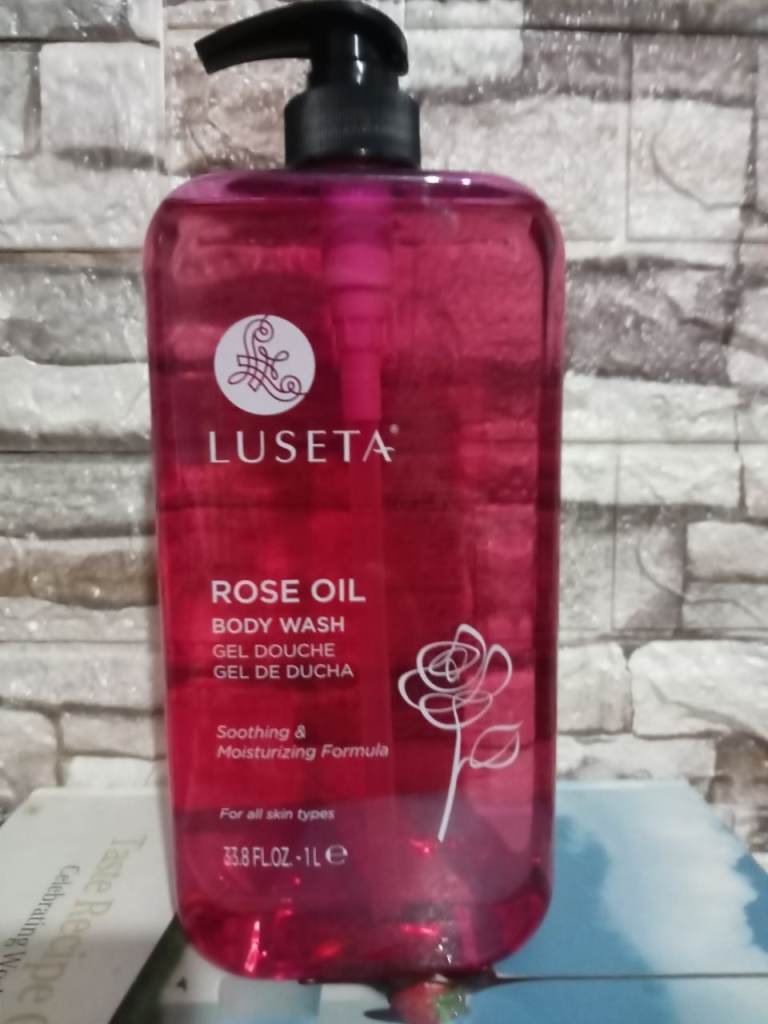 LUSETA Rose Oil Body Wash Soothing & Moisturizing Formula 1L