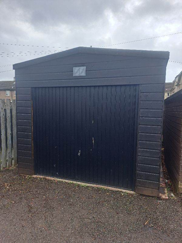 GARAGE  LOCK UP TO RENT LET STORAGE UNIT THORNTON