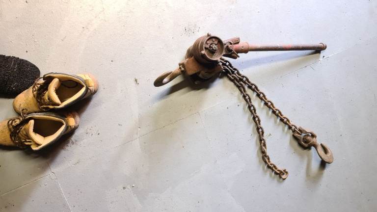 Engine hoist 