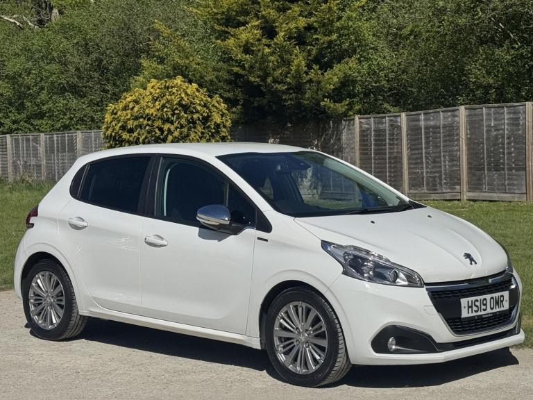 2019 Peugeot 208 1.2 PureTech Signature Hatchback 5dr Petrol Manual Euro 6 (s/s) (82 ps) Hatchbac...