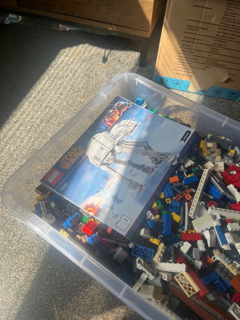 Assorted lego