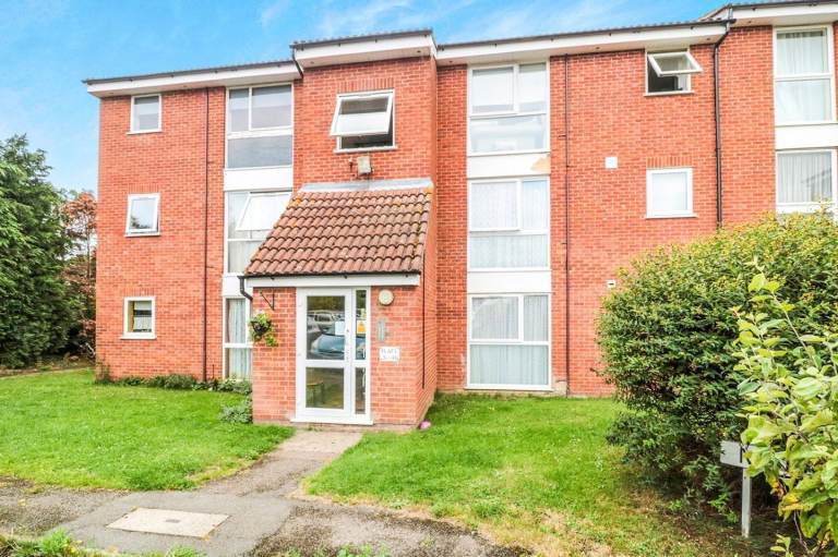 Nice Studio with Loft access for Rent in Broxburne 