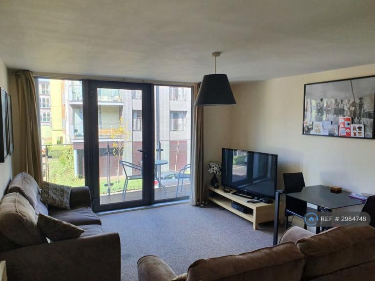 2 bedroom flat in Worsdell Drive, Gateshead, NE8 (2 bed) (#2984748)