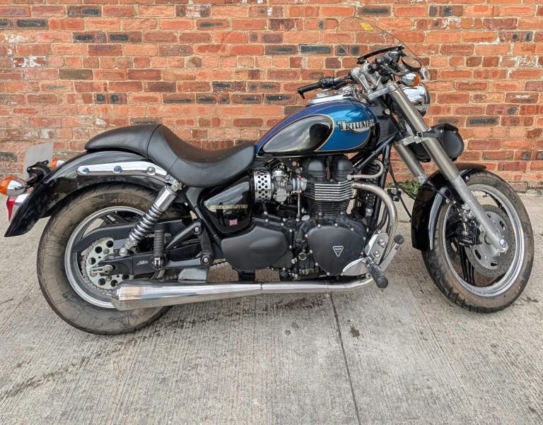 TRIUMPH SPEEDMASTER 865