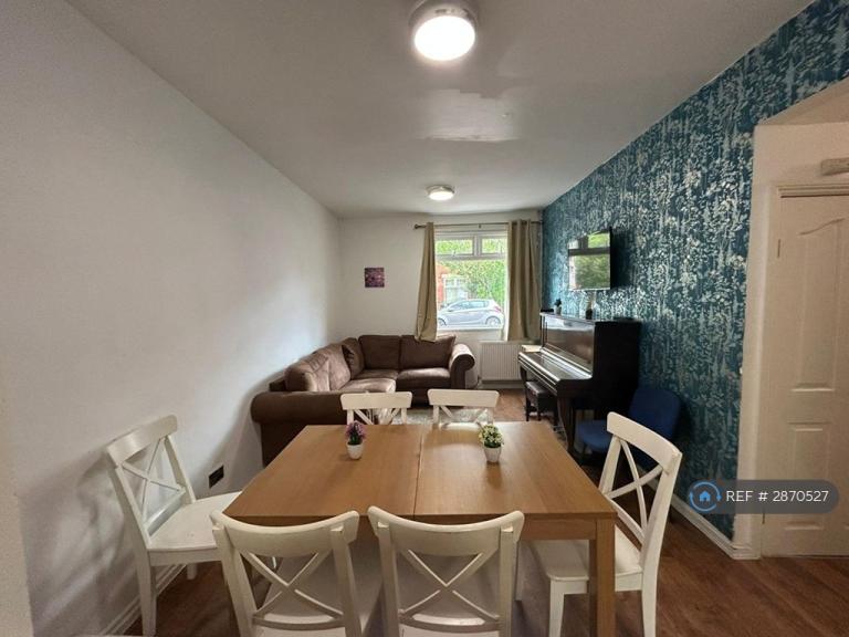 4 bedroom house in Dalton Avenue, Manchester, M14 (4 bed) (#2870527)