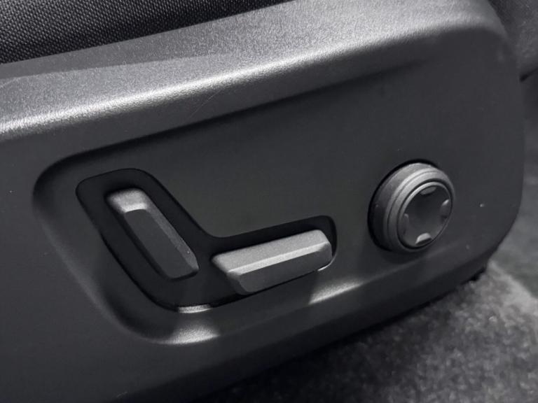 2023 Volvo XC40 Plus P8 AWD (408 hp) ESTATE Electric Automatic