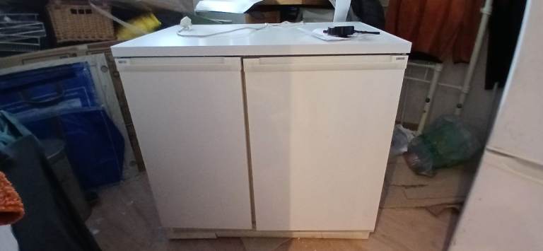 90x60 ZANUSSI Fridge Freezer NW101HR 