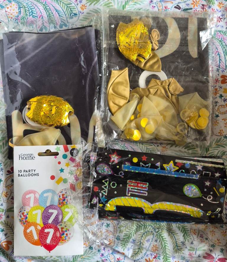 Assorted birthday decorations Free