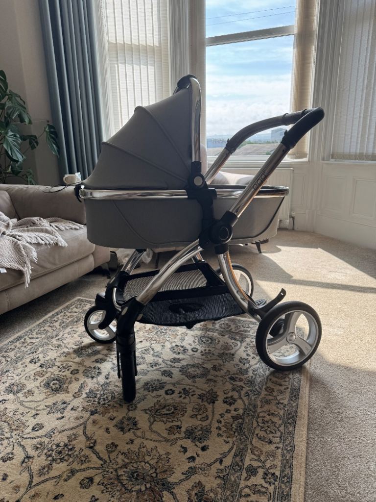 Egg2 pram with accessories 
