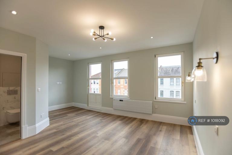 1 bedroom in Orlando Road, London, SW4 (#1018092)