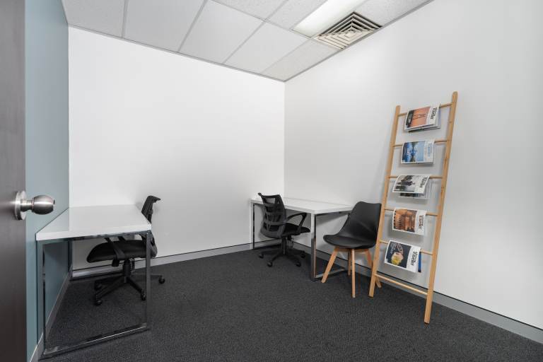 Horsham - RH121TL \ Day Office - Private Office When You Need It