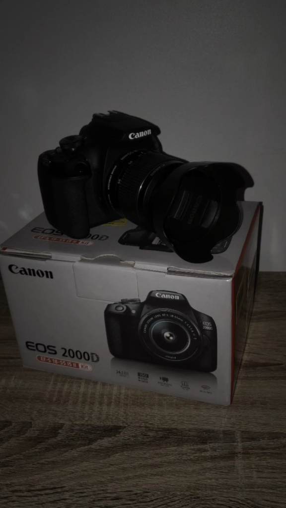 Canon camera eos 2000d 