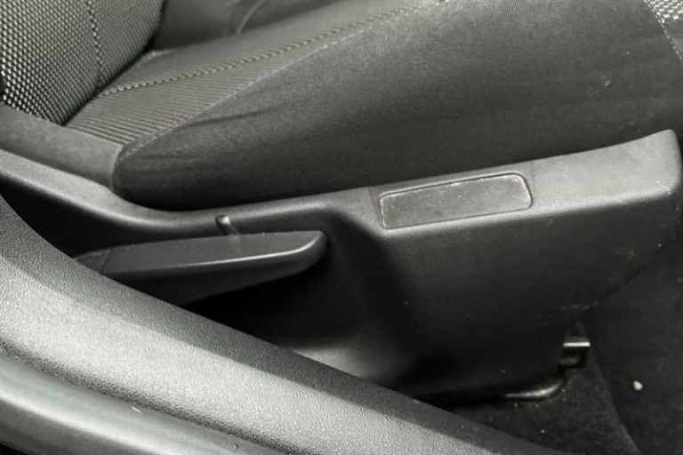 2016 DS Automobiles DS 4 1.6 BlueHDi Elegance Hatchback 5dr Diesel Manual Euro 6 (s/s) (120 ps) H...