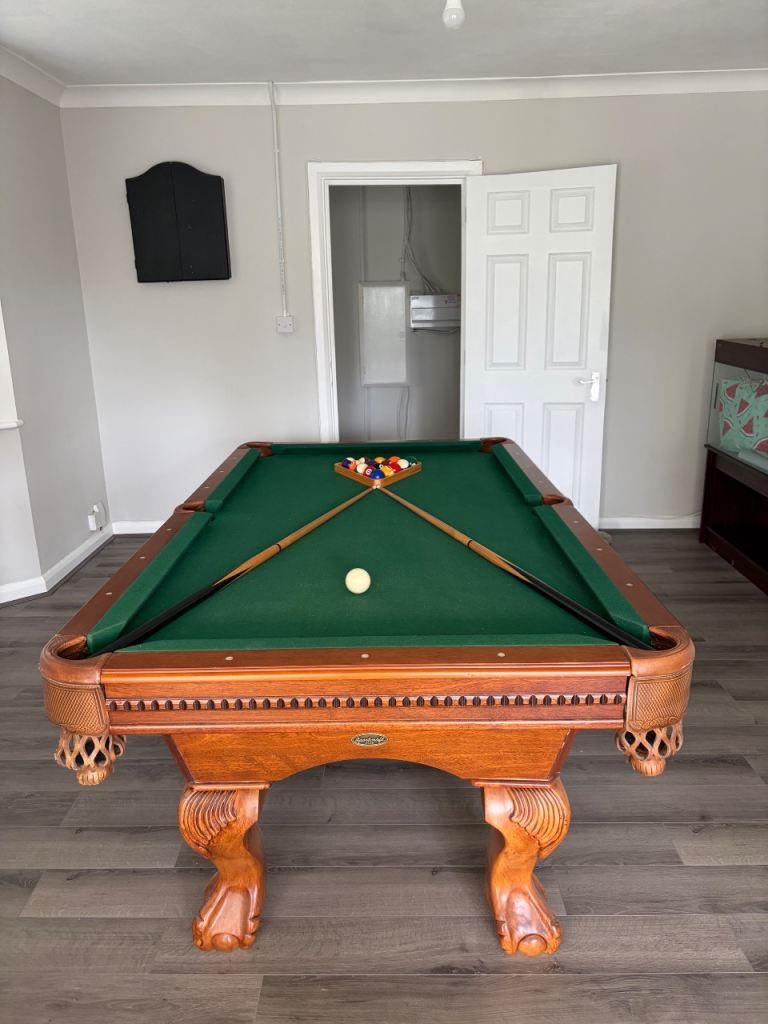 Pool table 