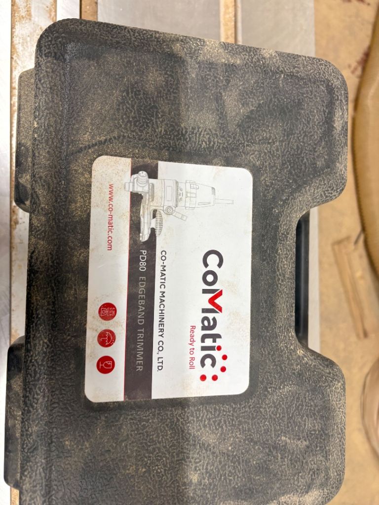 Laminate trimming router 