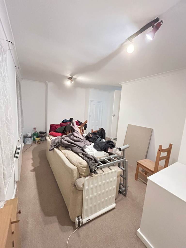 AVAILABLE STRAIGHTAWAY.. NEWLY REFURB. 1BEDROOM FLAT IN GRAVESEND - DA12 1EY FOR JUST £1190pcm