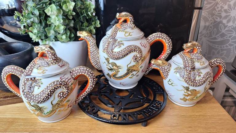 Japanese dragonware moriage tea set.(Some Damage)